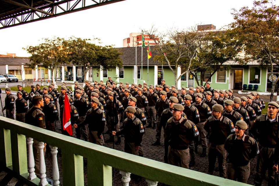 17.07.2019 - Prefeita Paula Mascarenas recebe homenagem dos soldados do 4º BPM - Foto Michel Corvello