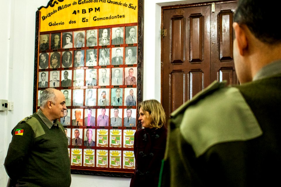 17.07.2019 - Prefeita Paula Mascarenas recebe homenagem dos soldados do 4º BPM - Foto Michel Corvello