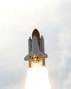 Hubble space telescope astronauts liftoff photo