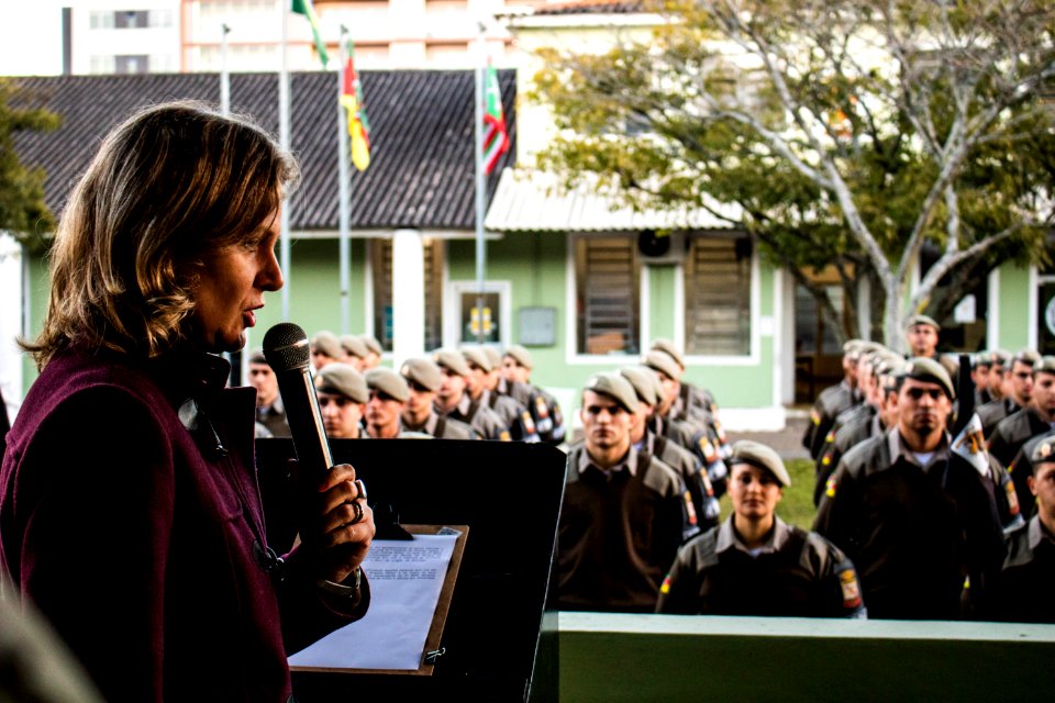 17.07.2019 - Prefeita Paula Mascarenas recebe homenagem dos soldados do 4º BPM - Foto Michel Corvello
