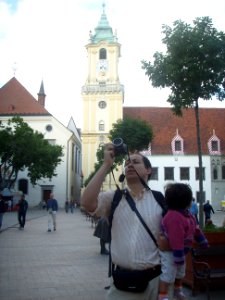 Junto al Antiguo Ayuntamiento de Bratislava