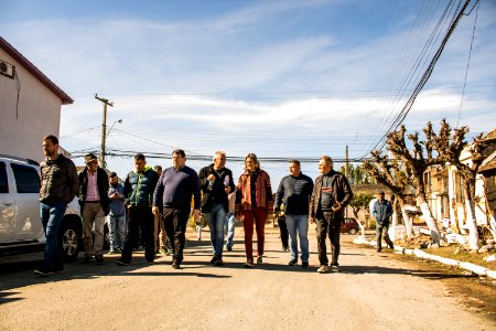 18.07.2019 - Prefeita Paula Mascarenhas realiza caminhada para entrega da rua Francisco Simões no Fragata - Foto Michel Corvello