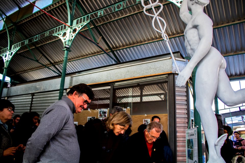 17.07.2019 - Prefeita Paula Mascarenhas prestigia a volta da estátua do Deus Mercúrio para o Mercado - Foto Michel Corvello
