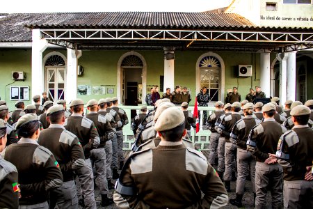 17.07.2019 - Prefeita Paula Mascarenas recebe homenagem dos soldados do 4º BPM - Foto Michel Corvello