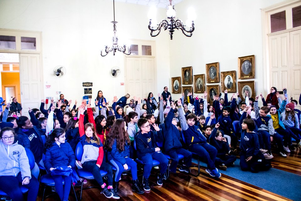 04.07.2019 - Prefeita Paula Mascarenhas recebe alunos do 4º ano do Colégio São José, para entrega de cartas do projeto “Cartas à Prefeita”  - Foto Michel Corvello