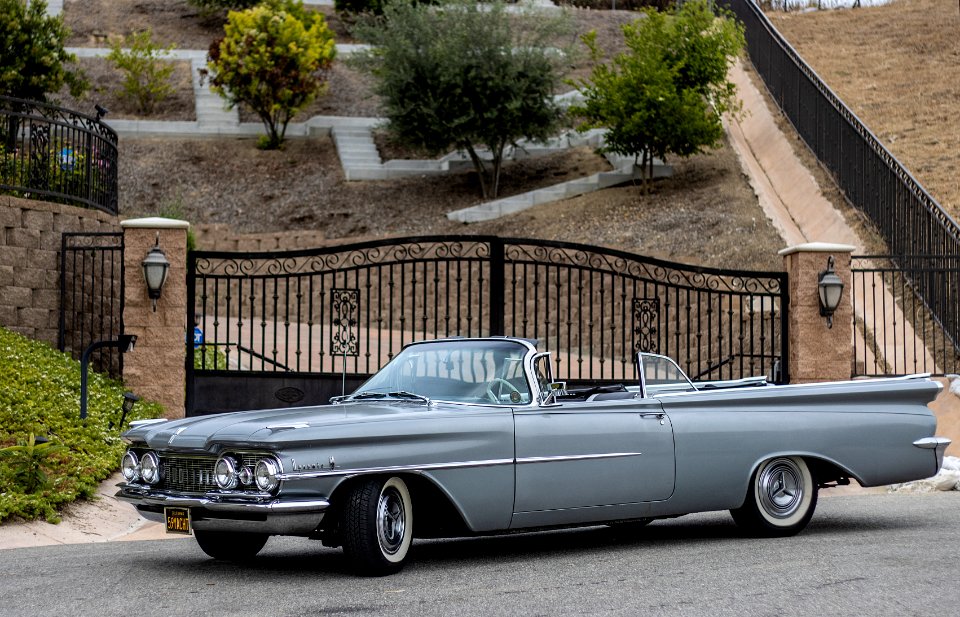 1959 Oldsmobile Dynamic 88 Convertible Coupe - Silver Mist Poly