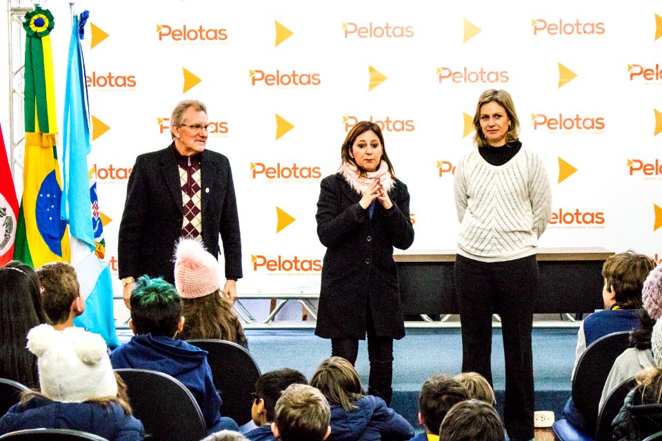 04.07.2019 - Prefeita Paula Mascarenhas recebe alunos do 4º ano do Colégio São José, para entrega de cartas do projeto “Cartas à Prefeita”  - Foto Michel Corvello