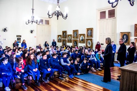 04.07.2019 - Prefeita Paula Mascarenhas recebe alunos do 4º ano do Colégio São José, para entrega de cartas do projeto “Cartas à Prefeita”  - Foto Michel Corvello