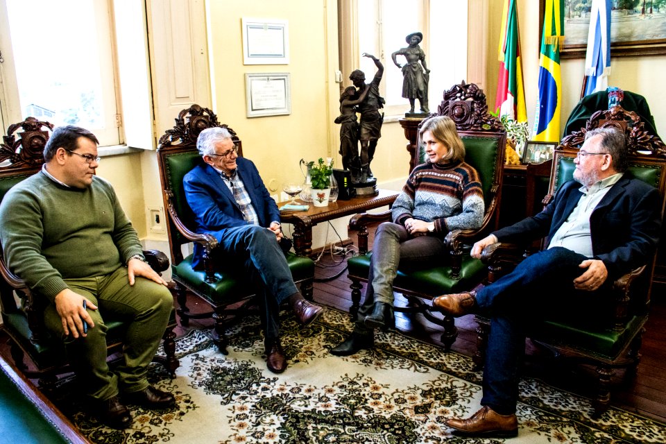 02.07.2019 - Prefeita Paula Mascarenhas recebe visita da Enfil, empresa responsável pela ETA São Gonçalo - Foto Michel Corvello