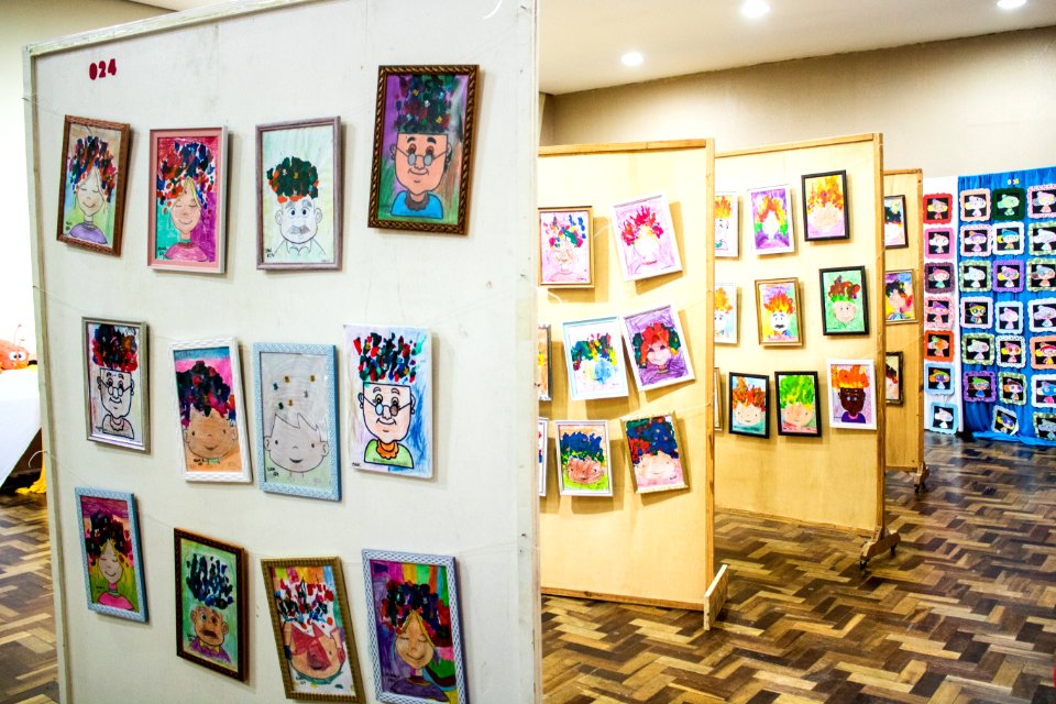 05.07.2019 - Prefeita Paula Mascarenhas visita exposição em homenagem ao aniversário de Pelotas no colégio Gonzaga - Foto Michel Corvello
