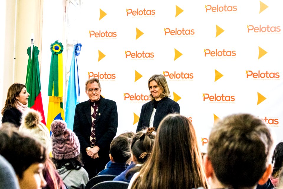 04.07.2019 - Prefeita Paula Mascarenhas recebe alunos do 4º ano do Colégio São José, para entrega de cartas do projeto “Cartas à Prefeita”  - Foto Michel Corvello