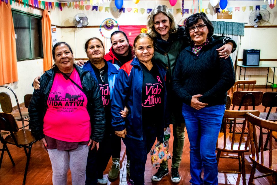 28.06.2019 - Prefeita Paula Mascarenhas prestigia entrega da regularização fundiária para 74 famílias do loteamento Cristovão José dos Santos - Foto Michel Corvello