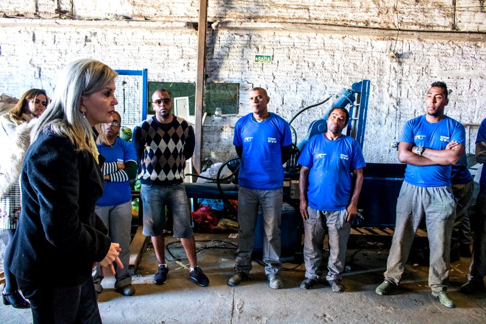 27.06.2019 -  Doação de máquina de prensar latinha para a Cooperativa de Reciclagem da Vila Castilhos - Foto Michel Corvello