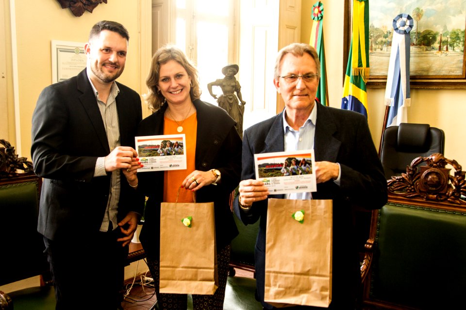 18.06.2019 - Prefeita Paula Mascarenhas recebe a corte da Fearg - Foto: Gustavo Vara
