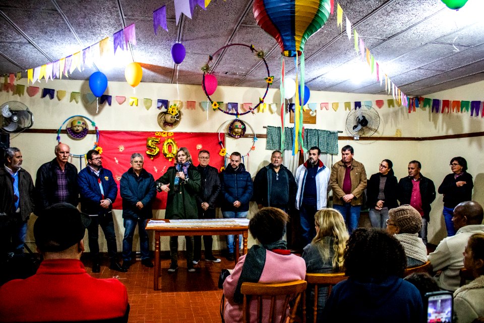 28.06.2019 - Prefeita Paula Mascarenhas prestigia entrega da regularização fundiária para 74 famílias do loteamento Cristovão José dos Santos - Foto Michel Corvello