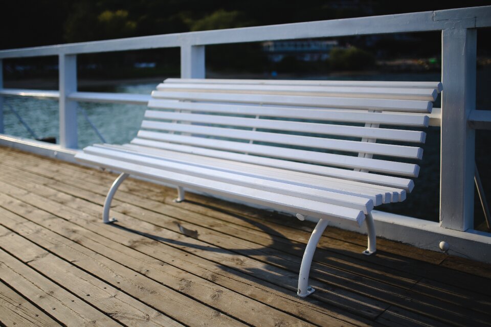Pier molo white paint