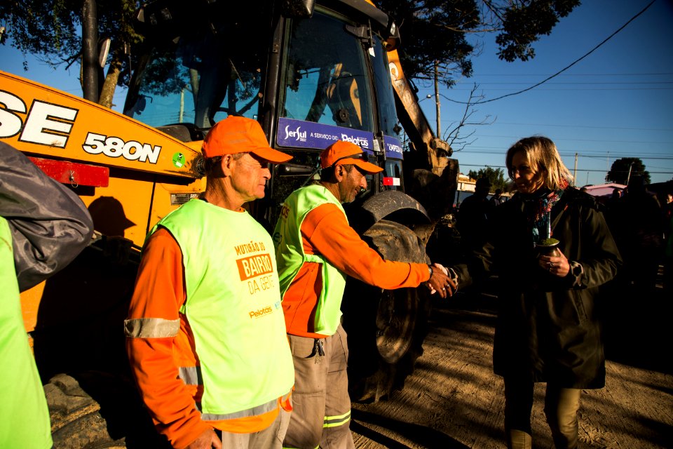 27.06.2019 - Prefeita Paula Mascarenhas e o vice Idemar Barz acompanham o início do mutirão na Sanga Funda e entrega as obras de requalificação da avenida Ildefonso Simões Lopes - Foto: Gustavo Vara