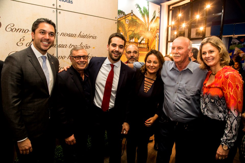 13.06.2019 - Prefeita Paula Mascarenhas e o Governador Eduardo Leite no lançamento das obras de drenagem da rua Gomes Carneiro na Fenadoce - Foto: Gustavo Vara