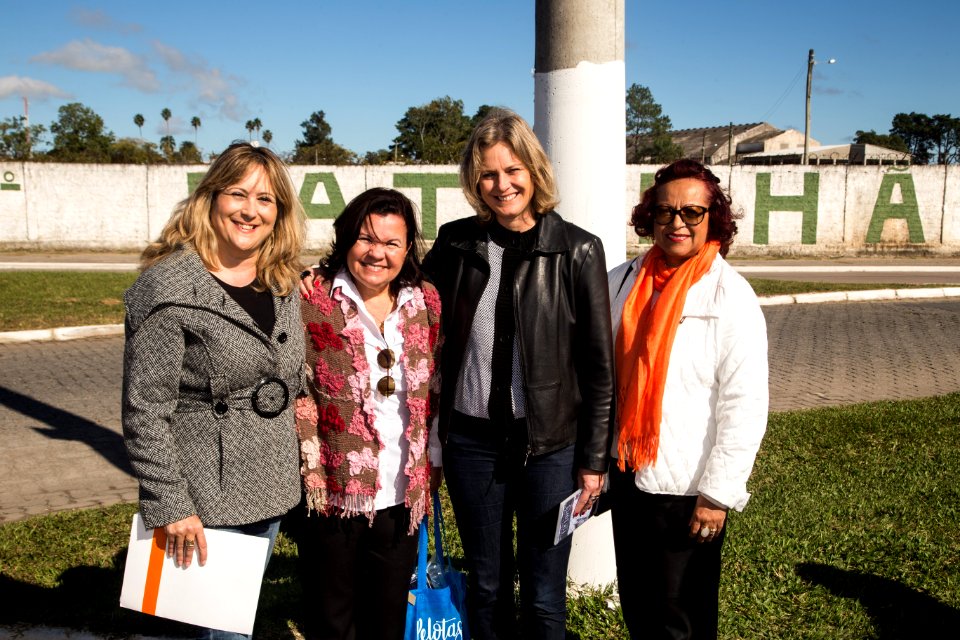 02.06.2019 - Entrega da rua Jornalista Tim Lopes, na Guabiroba - Foto: Gustavo Vara