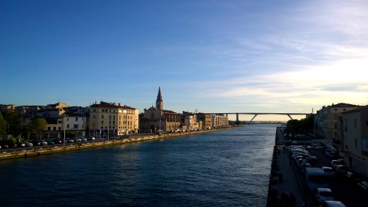 Canal de Caronte et église Saint-Genest photo