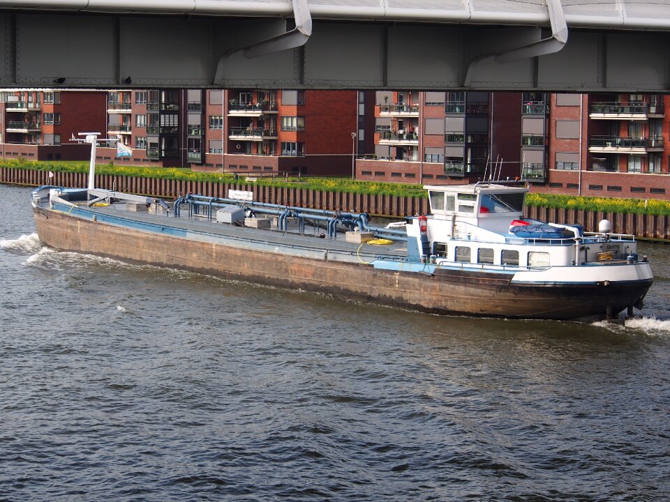Vessel transport freight