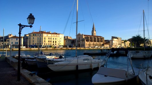 Canal de Caronte et église Saint-Genest