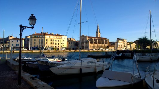 Canal de Caronte et église Saint-Genest photo