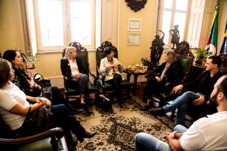 28.05.2019 - Prefeita Paula Mascarenhas em reunião com Julia Silva, idealizadora do ACT - Foto: Gustavo Vara
