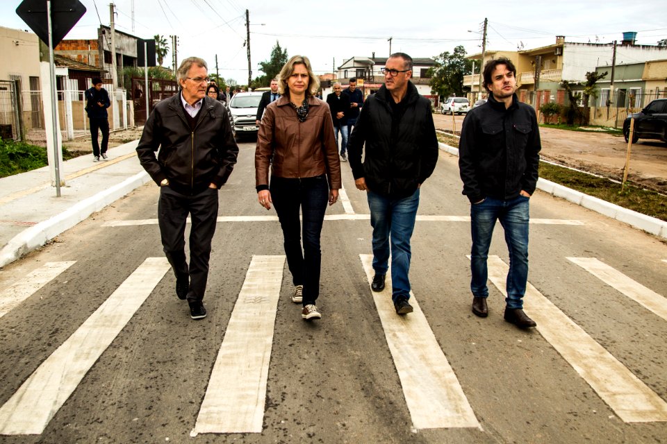 24.05.2019 - Prefeita Paula Mascarenhas e o vice Idemar Barz realizam a caminhada de entrega das obras da avenida São Jorge e rua Doutor Amarante - Foto: Gustavo Vara