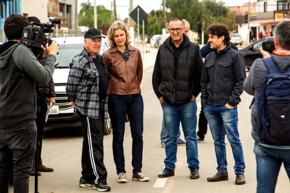 24.05.2019 - Prefeita Paula Mascarenhas e o vice Idemar Barz realizam a caminhada de entrega das obras da avenida São Jorge e rua Doutor Amarante - Foto: Gustavo Vara