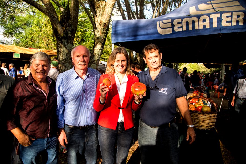 01.05.2019 - Prefeita Paula Mascarenhas realiza o percurso de ida feito com o transporte coletivo rural, saída do ponto da General Neto entre Santa Tecla e Deodoro, a caminho da FETOMATE no Grupelli - Foto: Gustavo Vara