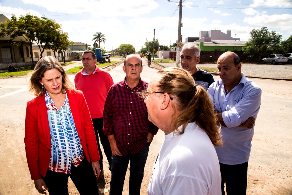 08.04.2019 - Prefeita Paula Mascarenhas acompanha mutirão no Sítio Floresta - Foto: Gustavo Vara