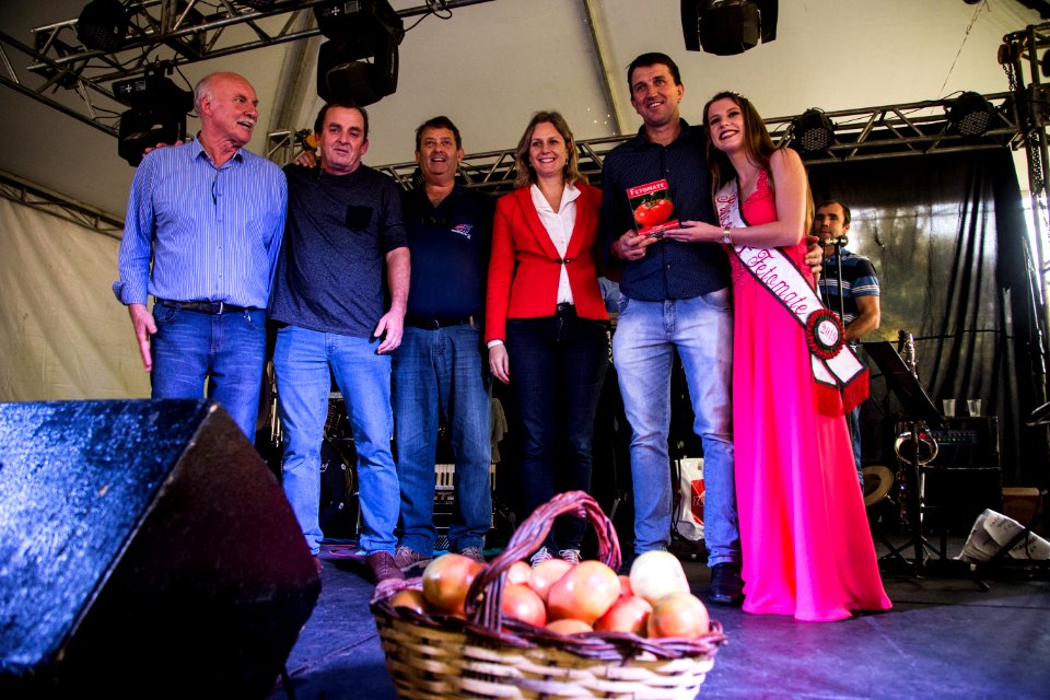 01.05.2019 - Prefeita Paula Mascarenhas realiza o percurso de ida feito com o transporte coletivo rural, saída do ponto da General Neto entre Santa Tecla e Deodoro, a caminho da FETOMATE no Grupelli - Foto: Gustavo Vara