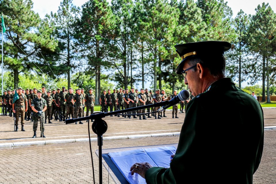 17.04.2019 - Vice-prefeito Idemar Barz é homenageado pelo Exército Brasileiro