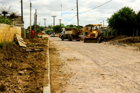 25.03.2019 - Vice-prefeito Idemar e secretário Roberto Ramalho visitam obras Rua Theodoro Born - Foto Michel Corvello