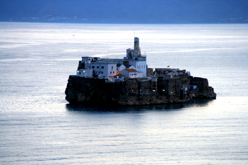 Peñón de Alhucemas al amanecer