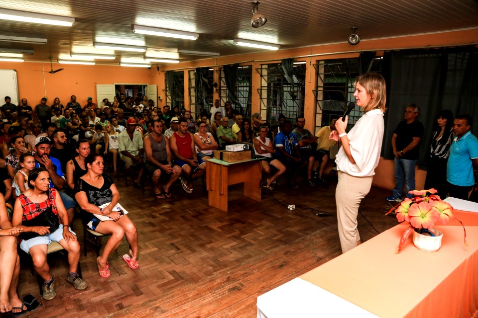 20.02.2019 - Prefeita Paula Mascarenhas em reunião com moradores da  Vinte e Dois de Maio na  Escola Franklin Olivé Leite -  Foto: Gustavo Vara