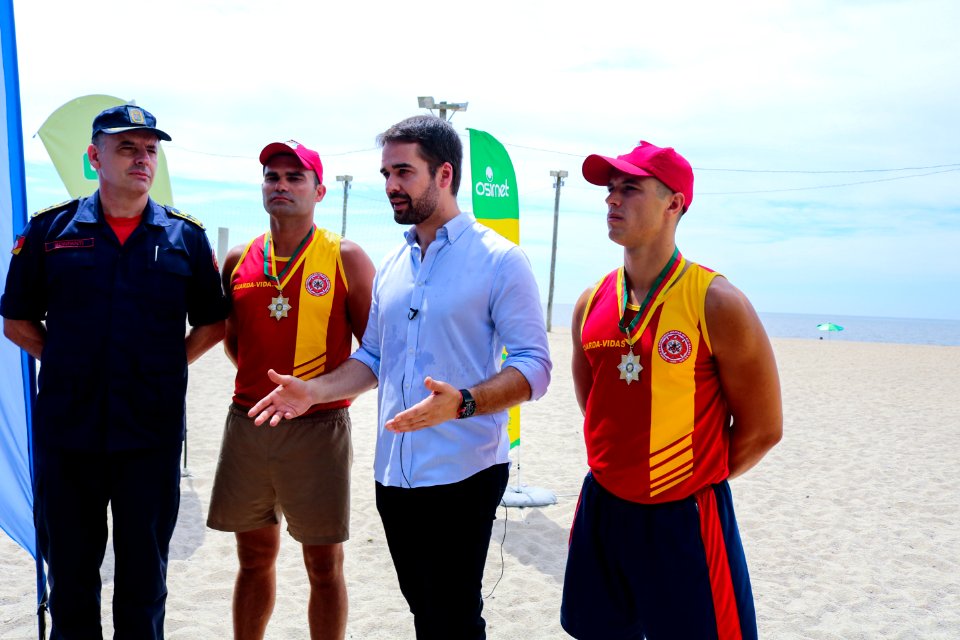 23.02.2019 - Prefeita Paula e governador Eduardo na entrega da medalha aos guarda vidas no Laranjal - Foto Michel Corvello