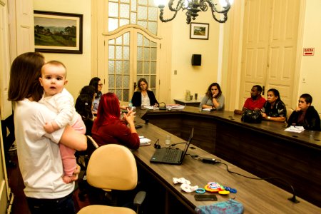 16.04.2019 - Prefeita Paula Mascarenhas em reunião  com o grupo