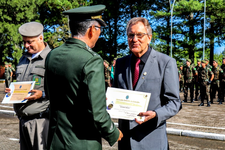 17.04.2019 - Vice-prefeito Idemar Barz é homenageado pelo Exército Brasileiro
