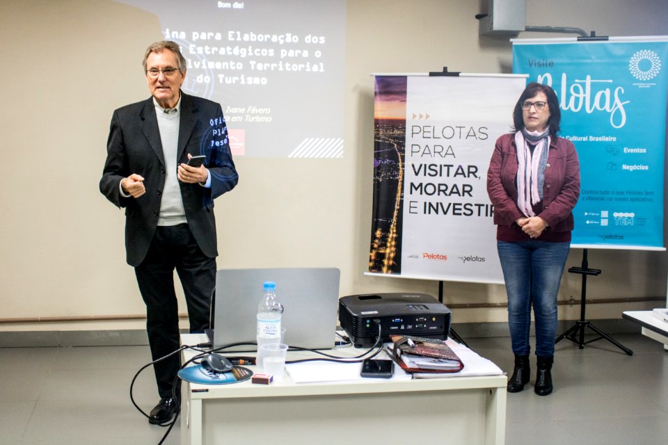 14.05.2019 - Vice-prefeito Idemar Barz prestigia oficina de Planejamento para Atualização do Plano Municipal de Turismo - Foto Michel Corvello