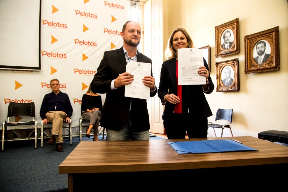17.04.2019 - Prefeita Paula Mascarenhas realiza assinatura do termo de colaboraÃ§Ã£o entre Prefeitura, via Secretaria de AssistÃªncia Social, e CIEE, tendo como objetivo a concessÃ£o de apoio para implementaÃ§Ã£o das aÃ§Ãµes do programa Acesso ao Trabalho