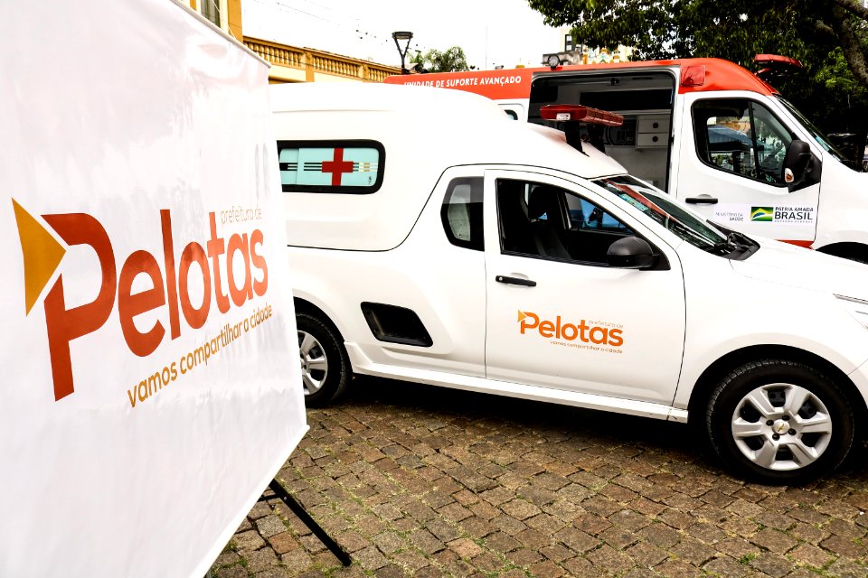 17.04.2019 - Prefeita Paula Mascarenhas e o vice Idemar Barz durante ato de entrega de novos veículos para o Samu - Foto: Gustavo Vara