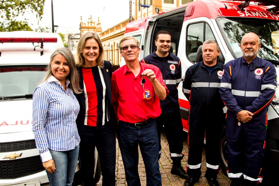 17.04.2019 - Prefeita Paula Mascarenhas e o vice Idemar Barz durante ato de entrega de novos veículos para o Samu - Foto: Gustavo Vara