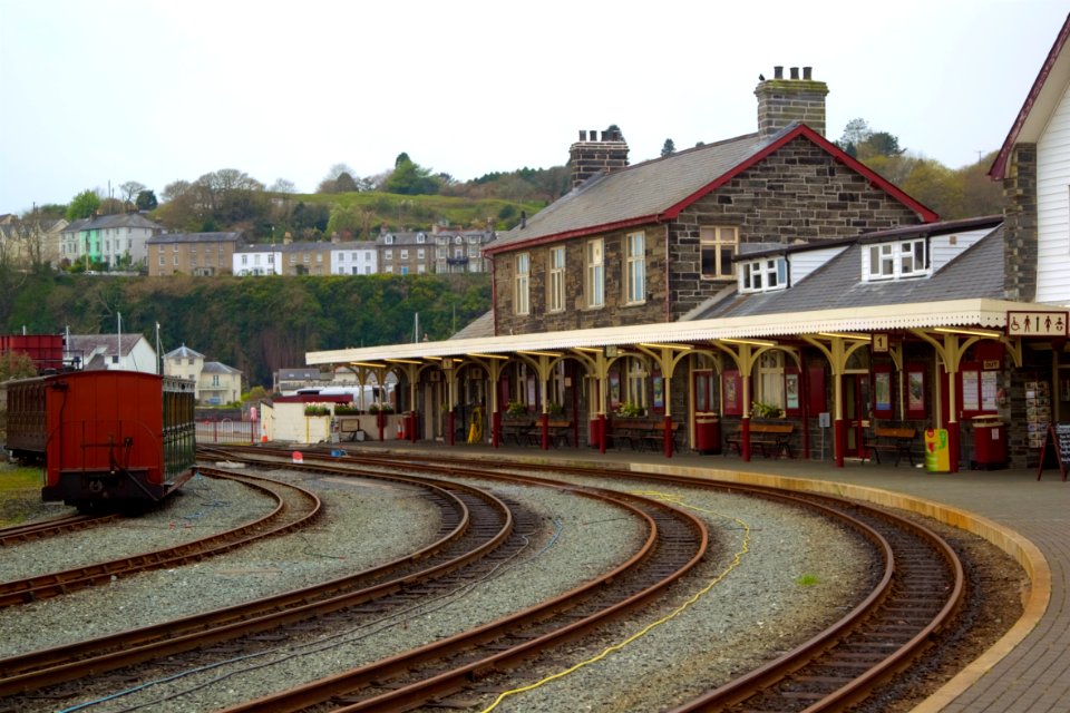 Porthmadog Harbour railway station