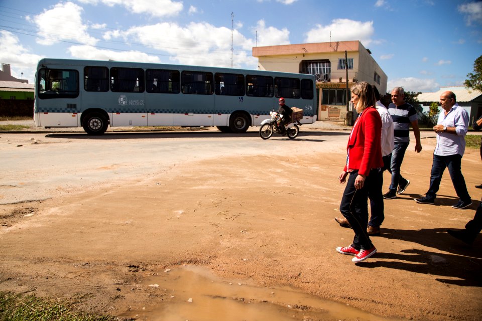 08.04.2019 - Prefeita Paula Mascarenhas acompanha mutirão no Sítio Floresta - Foto: Gustavo Vara