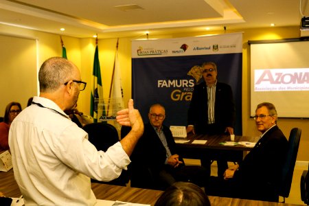 26.03.2019 - Idemar Barz representa prefeita no encontro da Famurs sobre prêmio Boas Praticas - Foto Michel Corvello