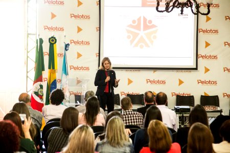 17.04.2019 - Prefeita Paula Mascarenhas realiza assinatura do termo de colaboração entre Prefeitura, via Secretaria de Assistência Social, e CIEE, tendo como objetivo a concessão de apoio para implementação das ações do programa Acesso ao Trabalho alinhad