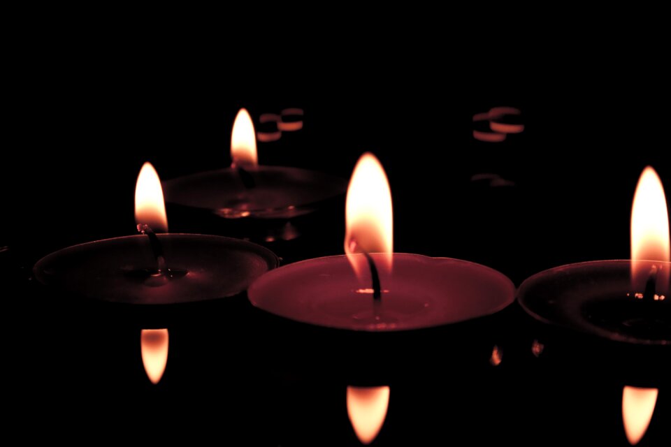 Candlelight burn tea lights