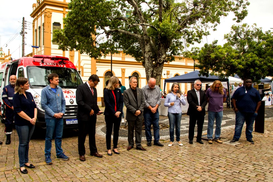 17.04.2019 - Prefeita Paula Mascarenhas e o vice Idemar Barz durante ato de entrega de novos veículos para o Samu - Foto: Gustavo Vara